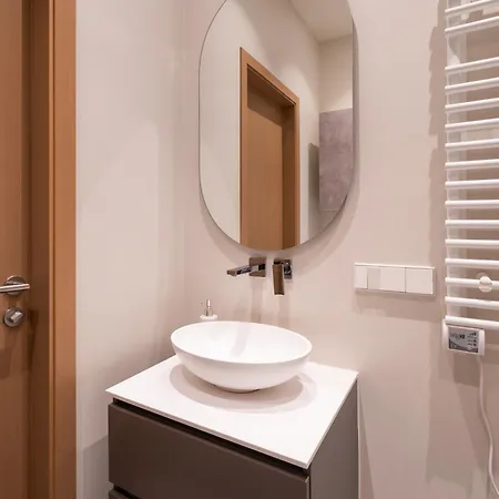 Cosy Old Town Flat In A Modern Secured Apt. Block Riga